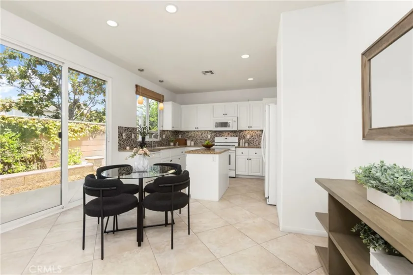 223 Sparkleberry Avenue photo 6