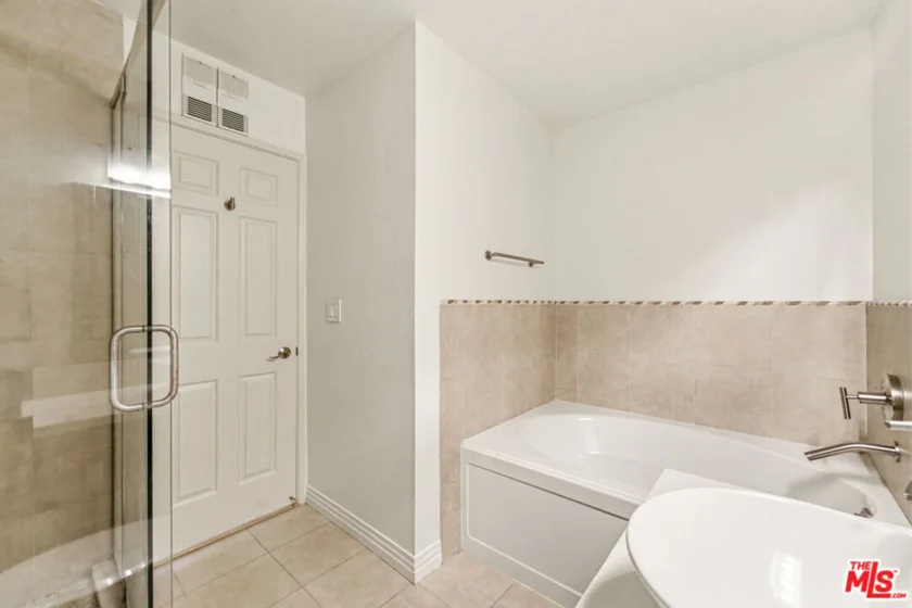 121 S Hope Street #313 photo 3