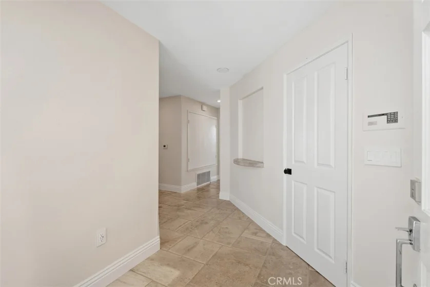 2600 Newport photo 27