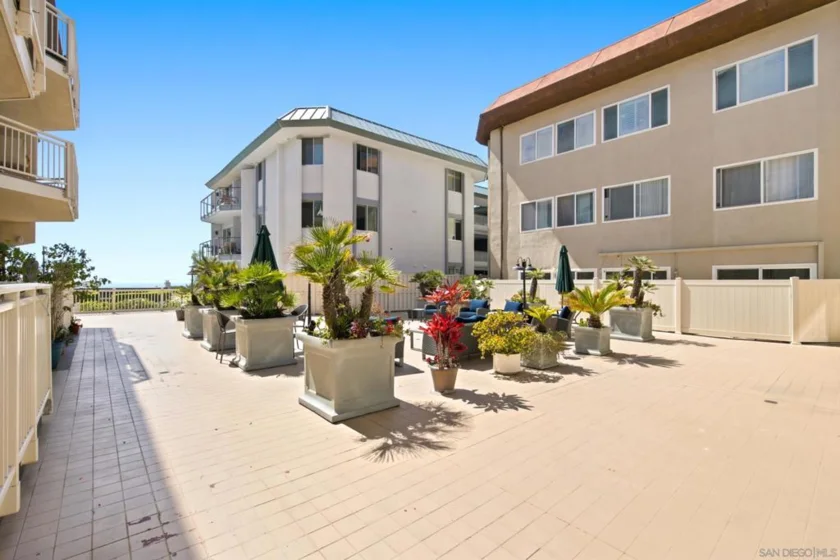 5366 La Jolla #305C photo 6