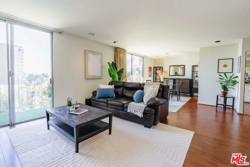 100 S Doheny Drive #711 photo 2