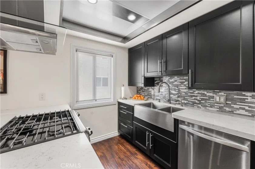 18333 Hatteras #6 photo 3