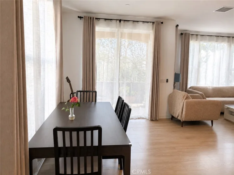46 Finch photo 18