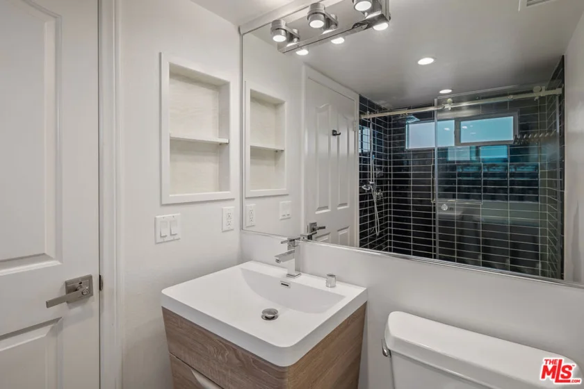 1160 Granville Avenue #PH112 photo 3