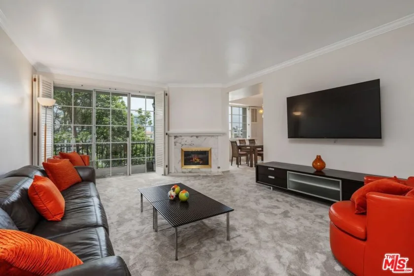 1375 Kelton Avenue #402 photo 1