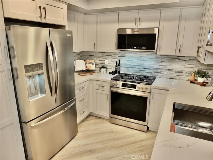 2805 E East 3rd Street #6 photo 3