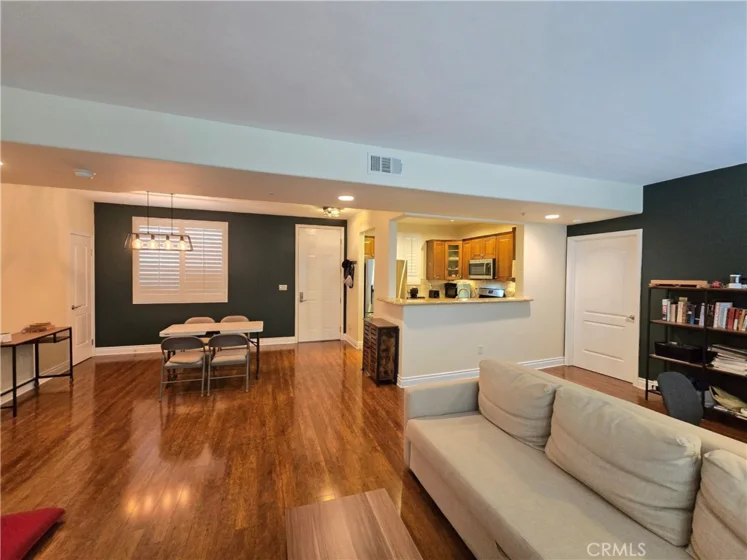 4724 Kester Avenue #409 photo 6