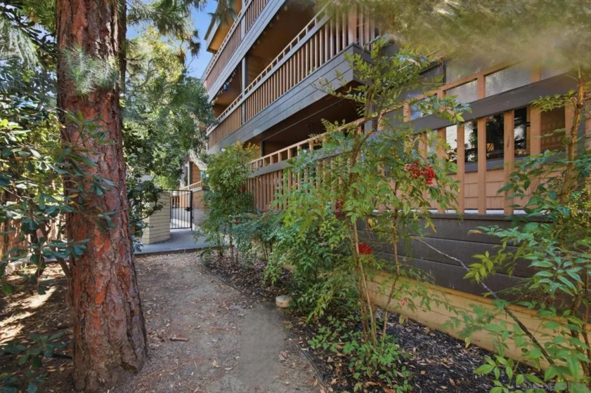 2928 Lawrence photo 44