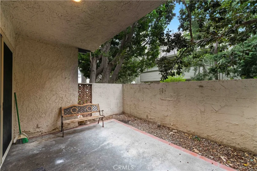 985 E California Boulevard photo 22