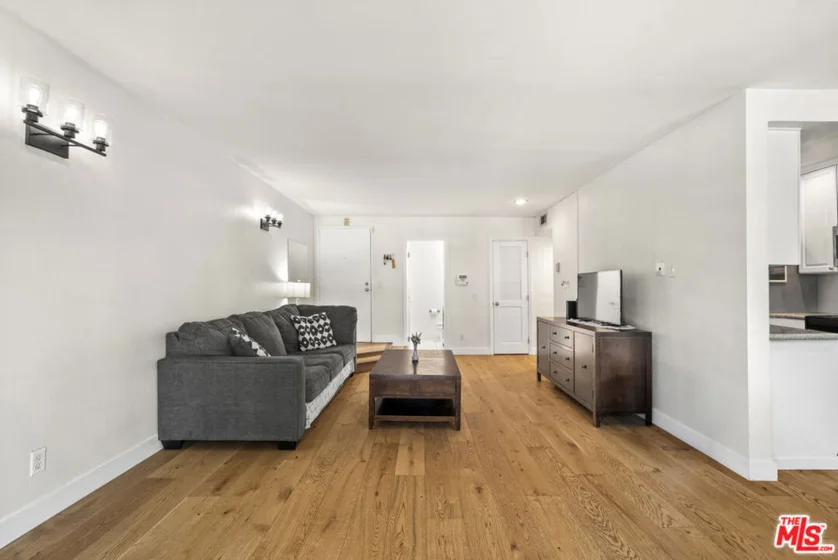 1515 S Beverly Drive #201 photo 2