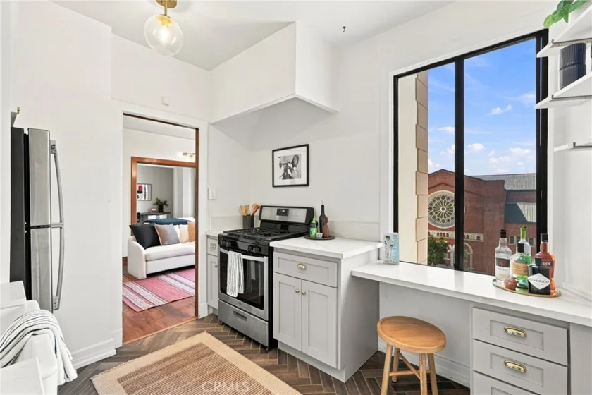315 W 3rd #401 photo 7