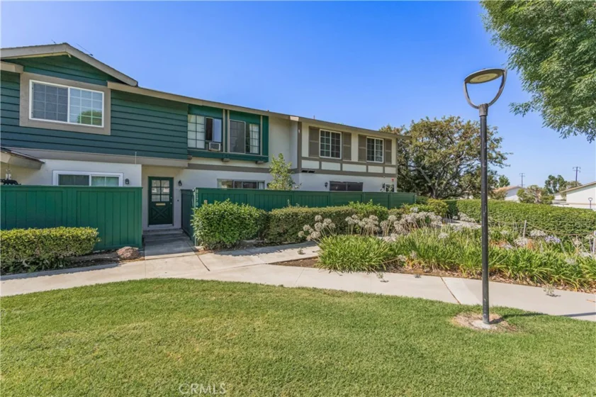 8170 Glengarry photo 2