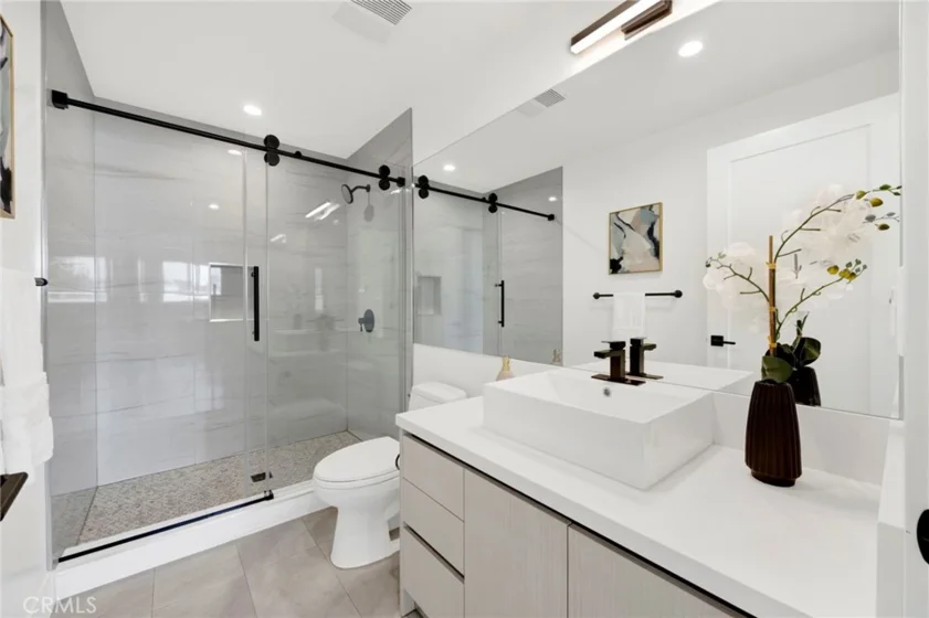 943 E California Boulevard #2 photo 19