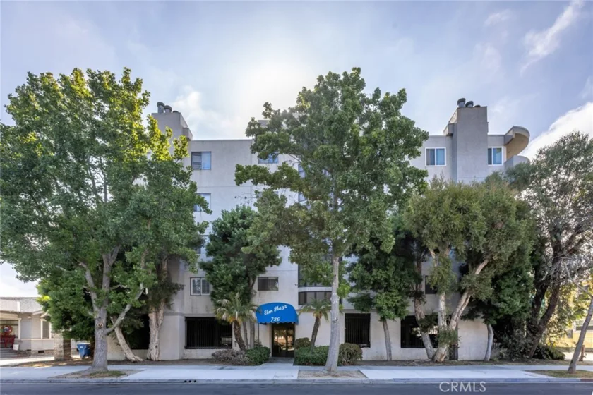 726 Elm Avenue #404 photo 2