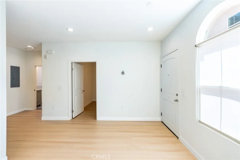111 E Mclean Street #B photo 4