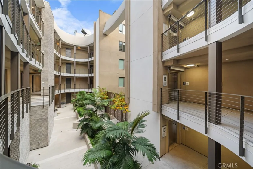 709 E Walnut Street #214 photo 22