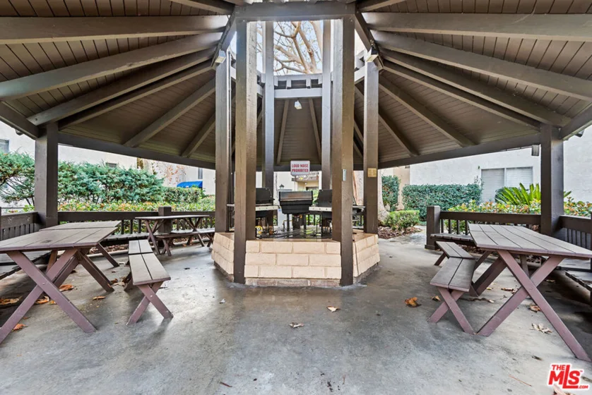 7306 Summertime Lane photo 38