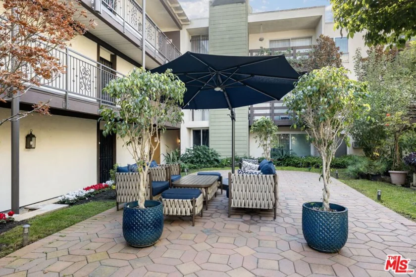 525 S Ardmore Avenue #222 photo 3