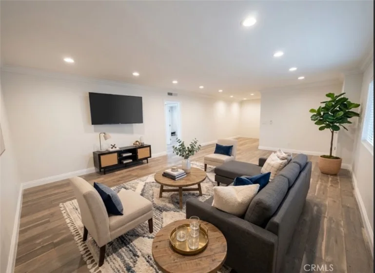 5354 Lindley #204 photo 3