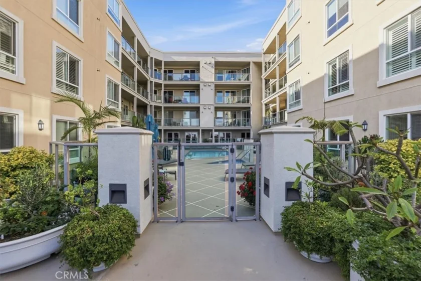 1000 E Ocean #402 photo 30