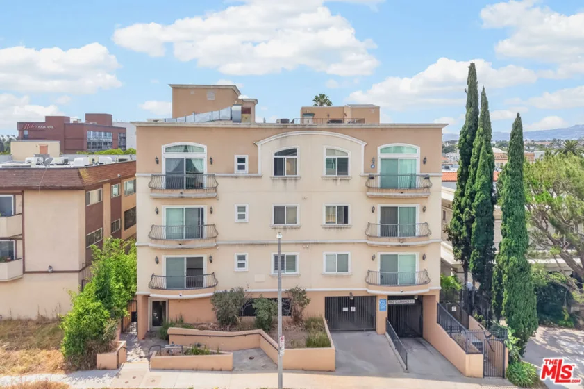 971 S St Andrews Place #301 photo 1
