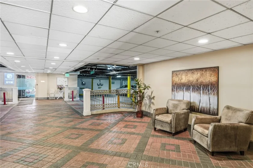 620 S Gramercy Place #211 photo 32