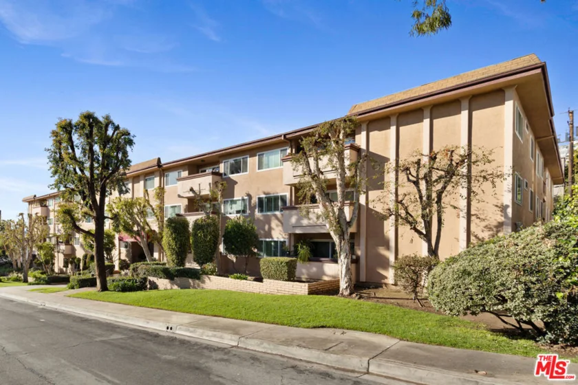 1121 N Olive Drive #208 photo 1