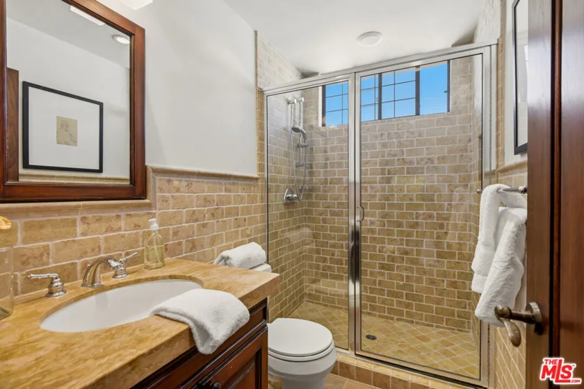 450 N Maple Drive #501 photo 31