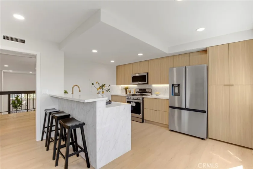 17150 Burbank #23 photo 14