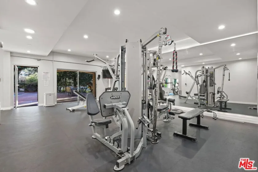 2700 Cahuenga Boulevard #2216 photo 32