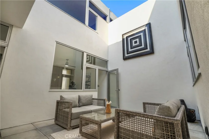 1121 Abbot Kinney photo 13