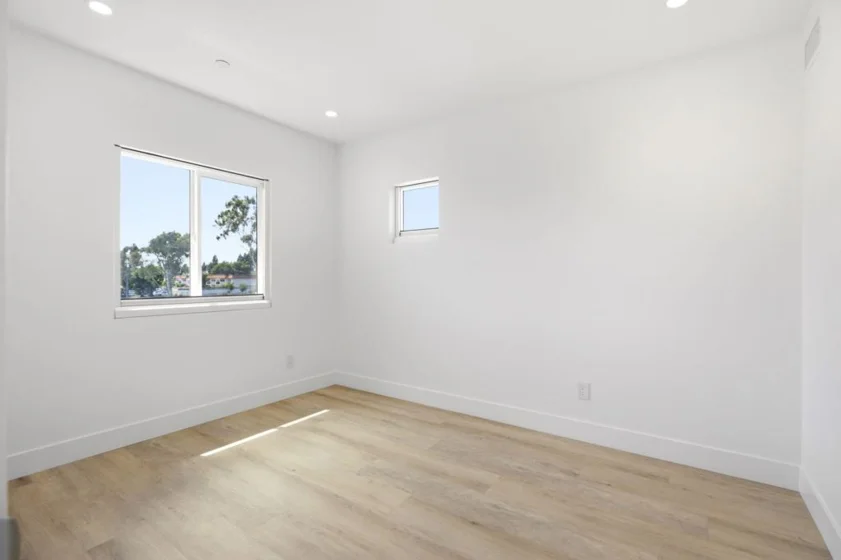 2055 S El Camino Real photo 16