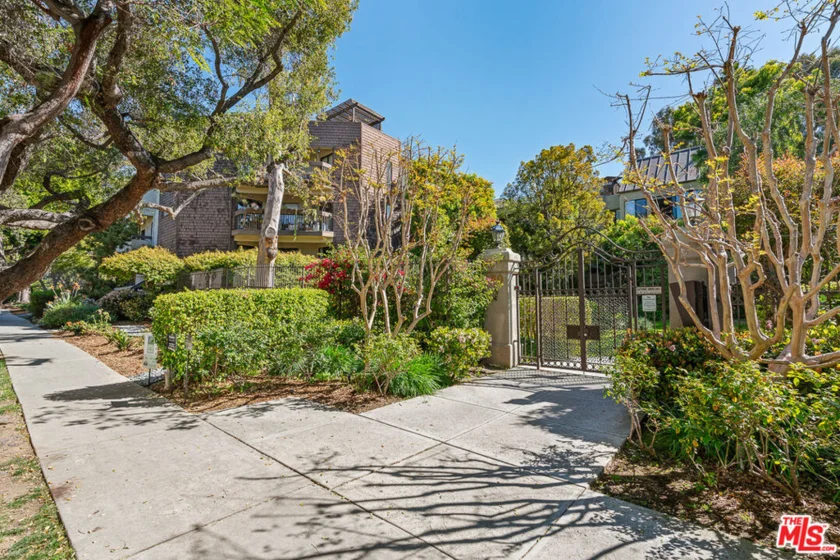 950 N Kings Road #106 photo 14