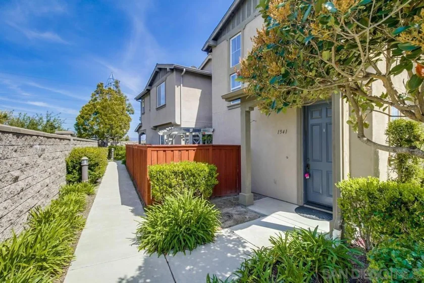 1541 Autumn Sky Lane photo 1