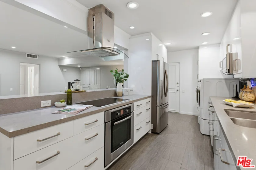 1015 N Kings Road #110 photo 13