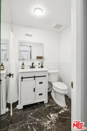 999 N Doheny Drive #205 photo 13
