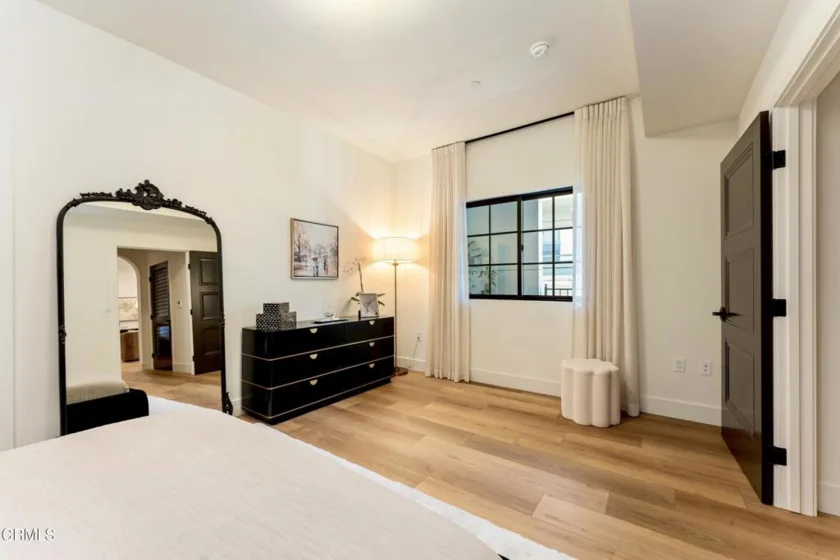139 S Oak Knoll Avenue #303 photo 5