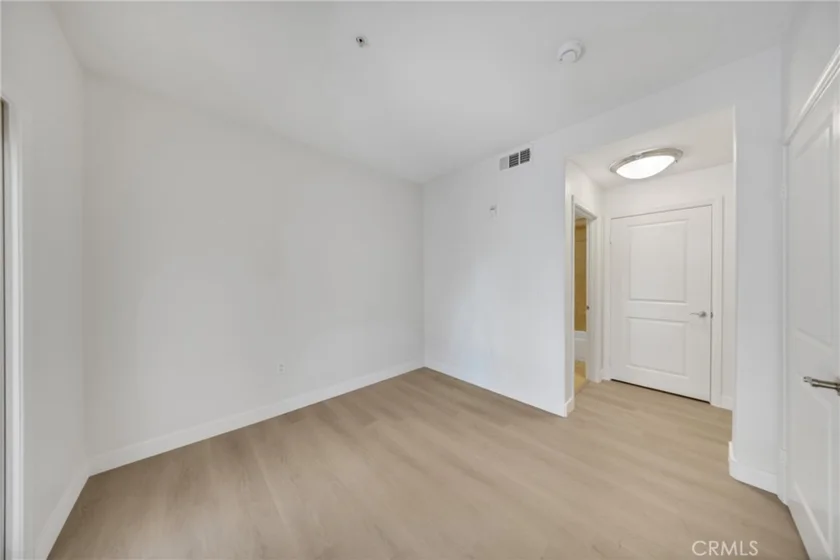128 N Oak Knoll #111 photo 30