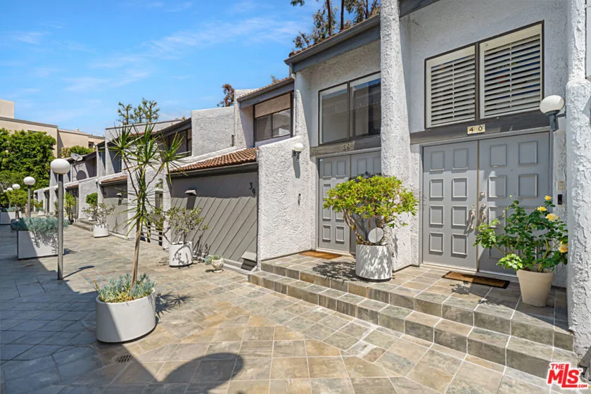 1925 S Beverly Glen Boulevard #40 photo 35