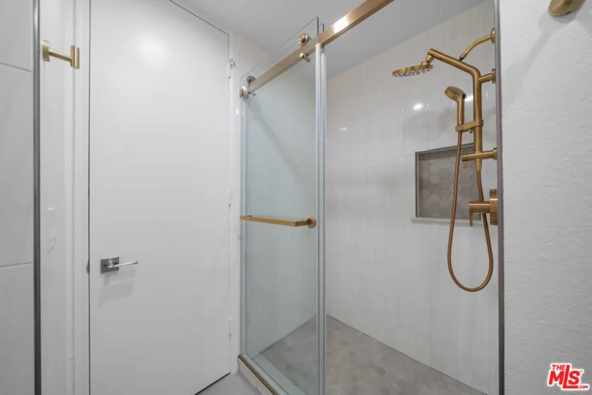 4477 Wilshire Boulevard #308 photo 34