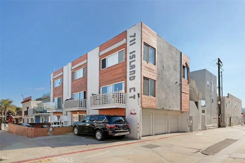 711 Island Court #H photo 1