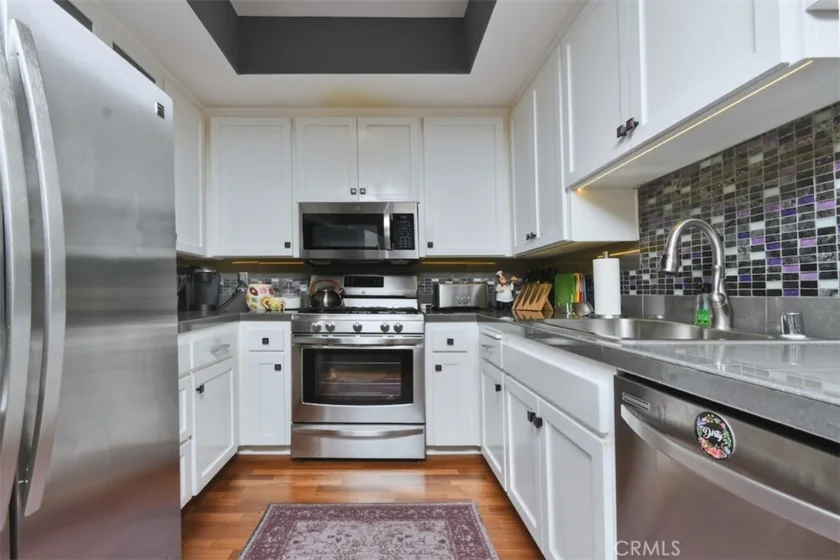 4455 Hazeltine #208 photo 12