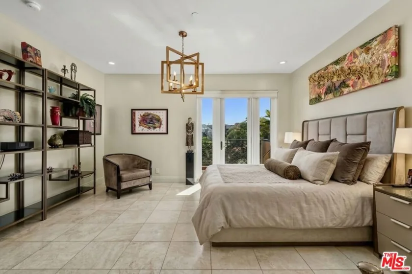 137 S Spalding Drive #401 photo 18