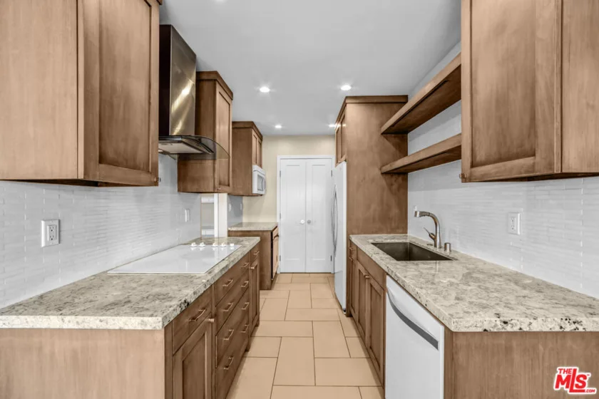1250 N Kings Road #506 photo 6