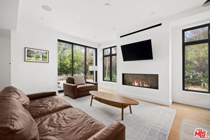 1037 21st Street photo 2