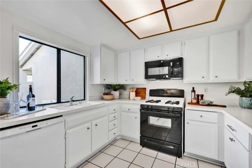 8605 Solano #1005-B photo 12