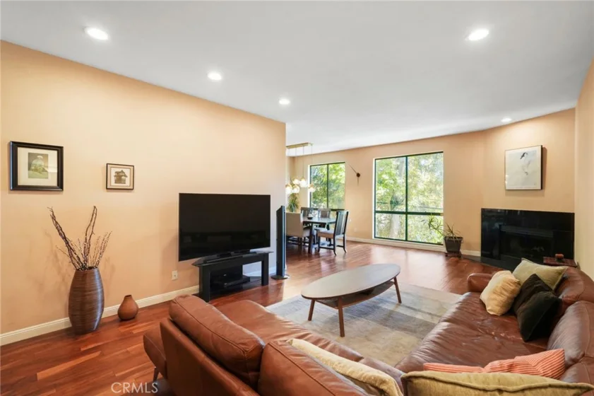 13331 Moorpark Street #216 photo 6
