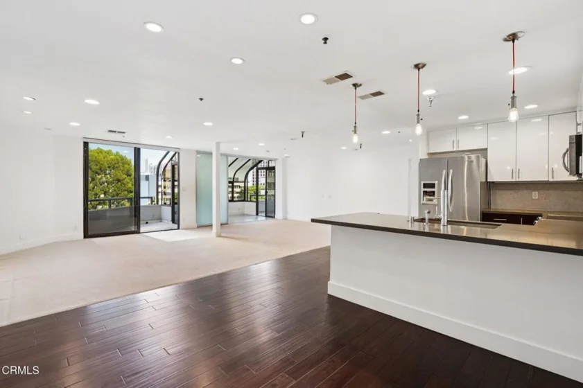 121 S Hope Street #408 photo 23