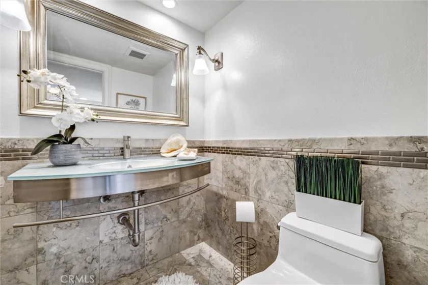 70 Fairlake photo 27
