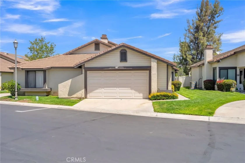 5050 Canyon Crest Drive #6 photo 1